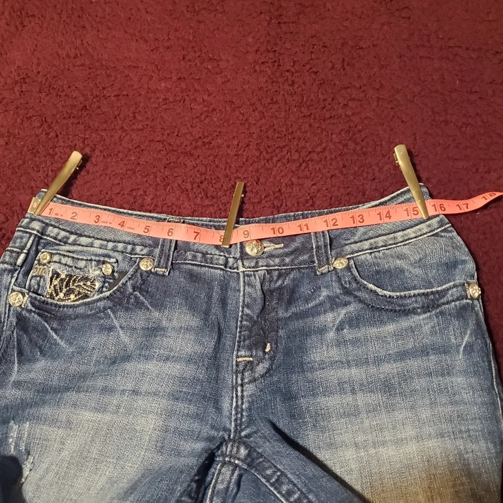 Miss Me Mid Rise Medium Wash Distressed Capri Jeans Bling Women Sz31 (32